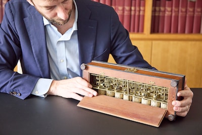 Eerste rekenmachine ter wereld onder de hamer, kan wel 3 miljoen euro opleveren