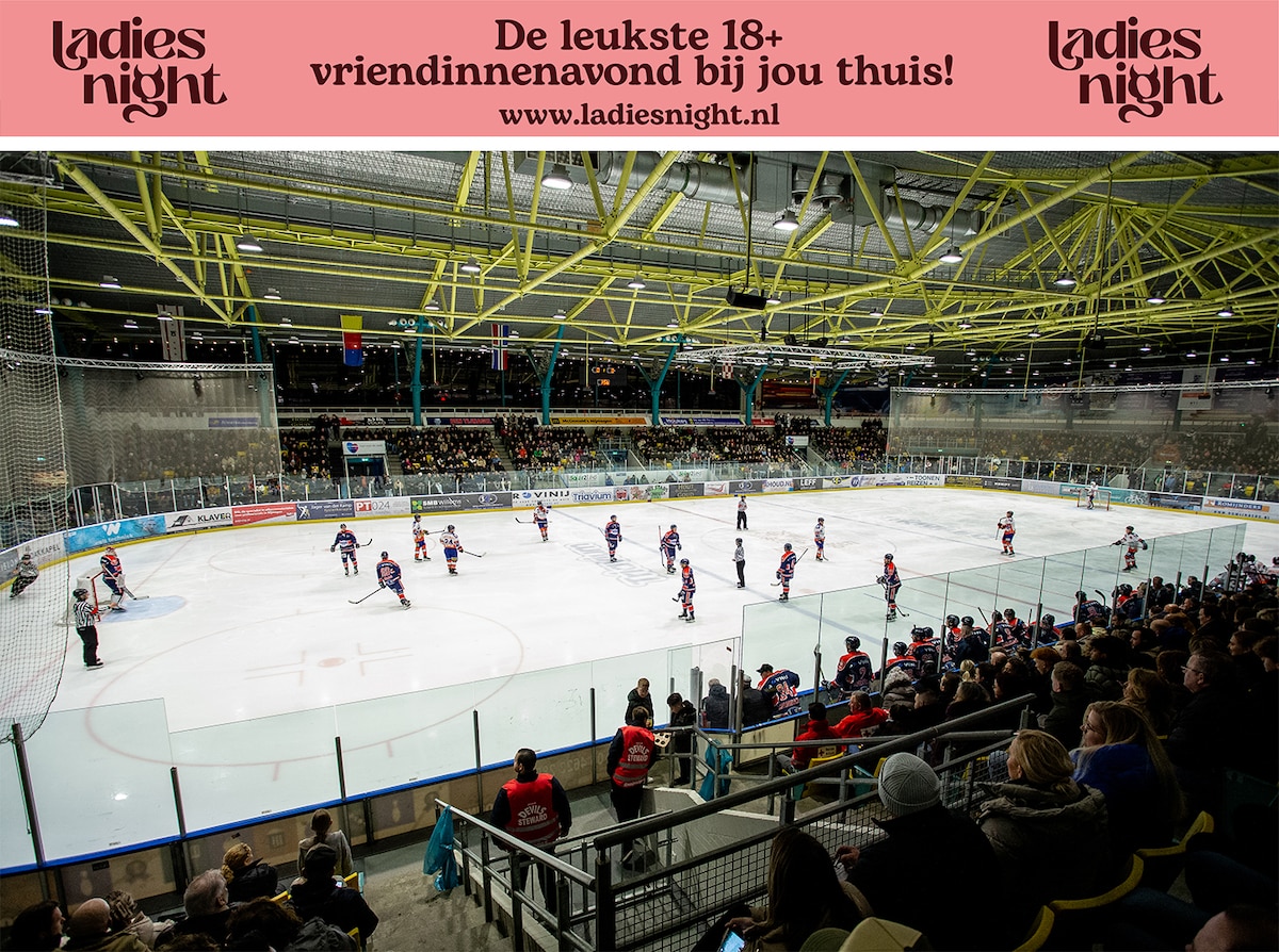 ijshockeyers-in-triavium-met-daarboven-de-verboden-banner