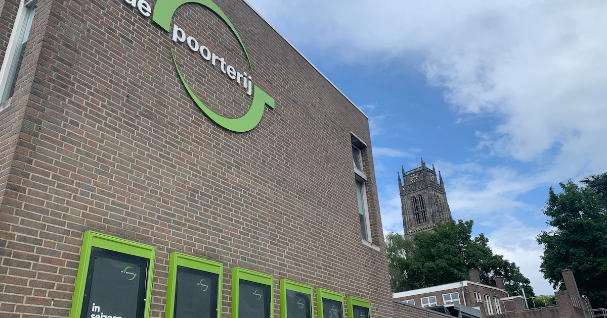 Fotograaf Govert de Roos en cabaretgroep Niet Schieten! in De Poorterij in Zaltbommel