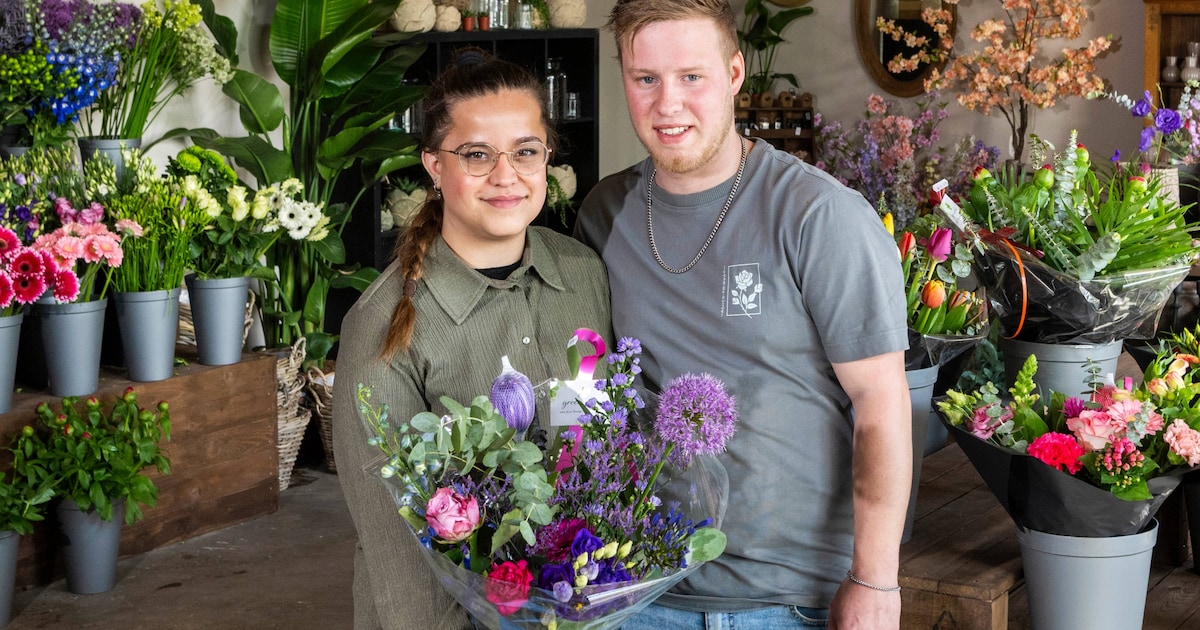 Tycho kwam tulpen brengen bij de zaak waar Lisa werkte, nu openen de twintigers samen een winkel