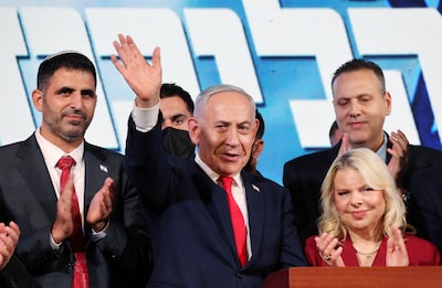Ruim helft van stemmen geteld: blok-Netanyahu blijft voorlopig aan de leiding, Trump reageert trots