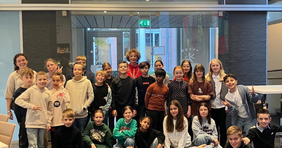 Burgemeester ontbijt met kinderen in Roermond