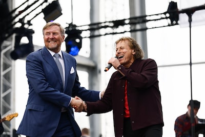 LIVE Koningsdag 2026 | Koning bedankt Dokkum voor ‘onvergetelijke Koningsdei’, drie demonstraties langs route