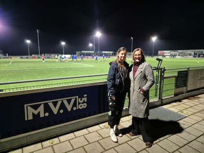 Hoe gaat een voetbalclub om met diversiteit? ‘Als gay vrouw is het makkelijker uit de kast komen dan als man’