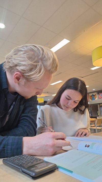 Proefwerkers helpen leerlingen Elzendaal Gennep