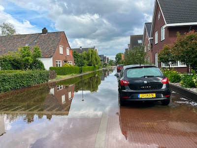 KIJK | Straten staan blank door hevige regenval
