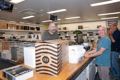 ‘Mr. HiFi Solutions’ stopt na 35 jaar met zijn iconische audiowinkel en verkast naar Zweden