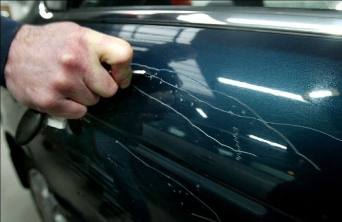 Vandalen vernielen auto's in Keijenborg