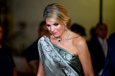 Koningin Máxima in Jan Taminiau-jurk die we eerder zagen naar show van Sabrina Starke