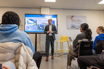 ‘Doe aangifte, anders ben je dief van je eigen portemonnee’: staatssecretaris Eelco Eerenberg geeft 