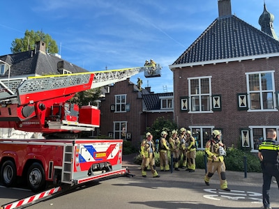 Brand in dak van gemeentehuis in Woudenberg