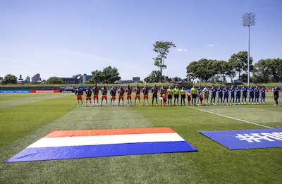 LIVE Oranje | Oranje in leeg stadion begonnen aan laatste te