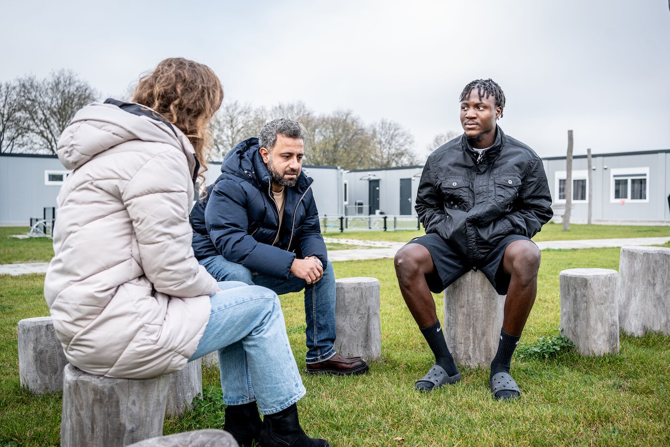 Tranen als Sleman aan zijn vrouw en dochtertje in Syrië denkt: zó is ...