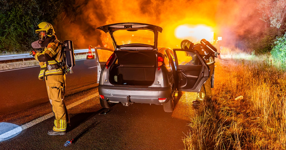 Auto brandt uit op A326 in Wijchen