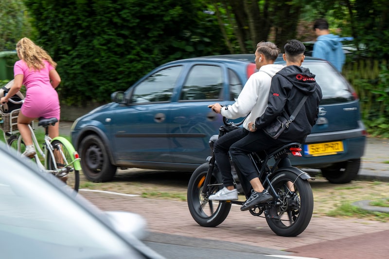 Scholen zien opmars fatbike met lede ogen aan: 'Liever met gewone fiets op  schoolkamp' | Arnhem | De Gelderlander.nl