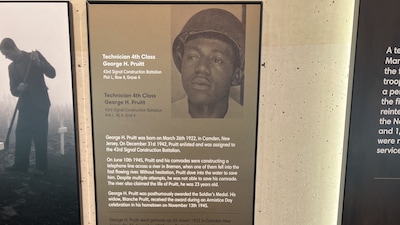 Beheerder begraafplaats Margraten haalde panelen zelf weg uit angst voor reactie Trump: 'Het had daar nooit moeten staan'