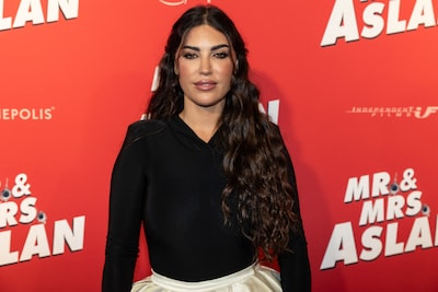 Yolanthe knuffelt met haar grote liefde en Bram laat zijn (valse) zangkunsten horen