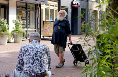 Kees (69) ziet eruit als de Kerstman, maar zijn verhaal is allesbehal­ve grappig