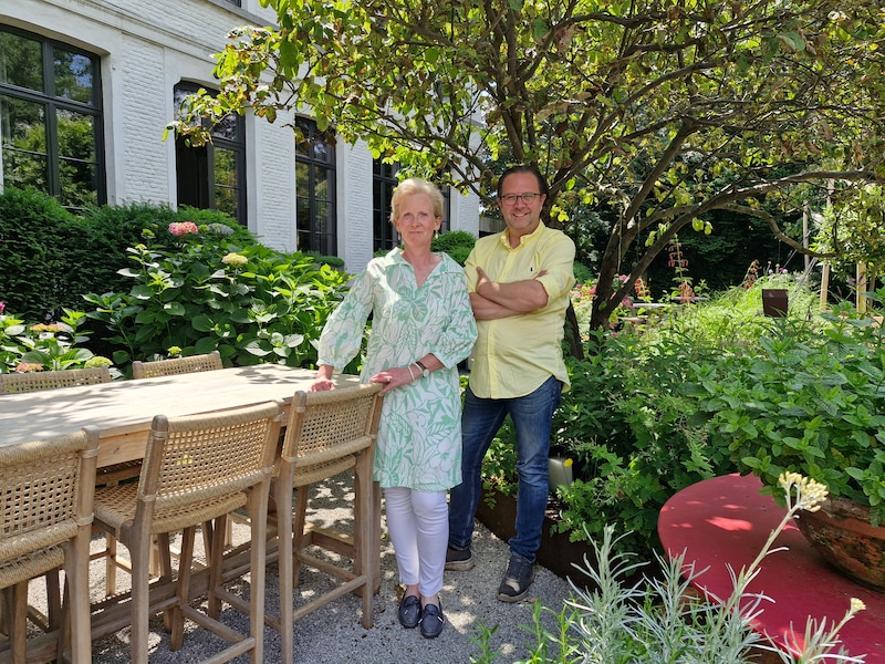 Tine Vandamme en Stijn Verhalle, die B&B Pastorie Caeneghem runnen. 