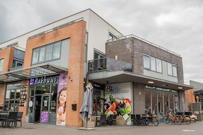 Zes ruiten ingegooid bij snackbar in Duiven: ‘Dit heb ik nog nooit meegemaakt’