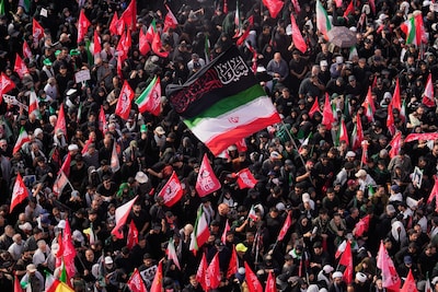 ‘Enorme menigte’ op de been in Teheran voor begrafenisstoet Ali Khamenei
