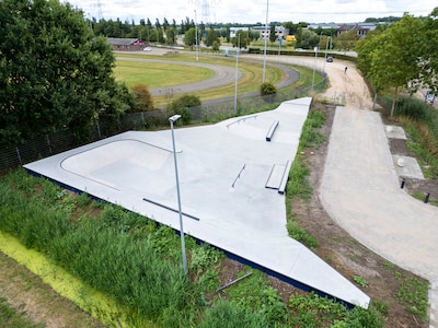 Betuwse skaters kunnen eindelijk hun hart ophalen bij de gloednieuwe skatebaan in Dodewaard