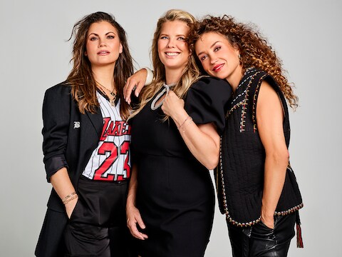 Documentauremaakster Linda Hakeboom met Babette van Veen en Katja Schuurman.