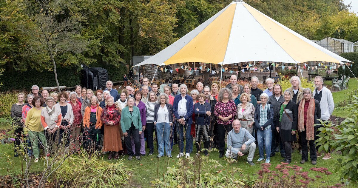 Vrijwilligers 50 jarige Hortus en 25 jarige theetuin | Extra | De ...