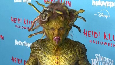 KIJK | 'Koningin van Halloween' Heidi Klum transformeert tot Medusa