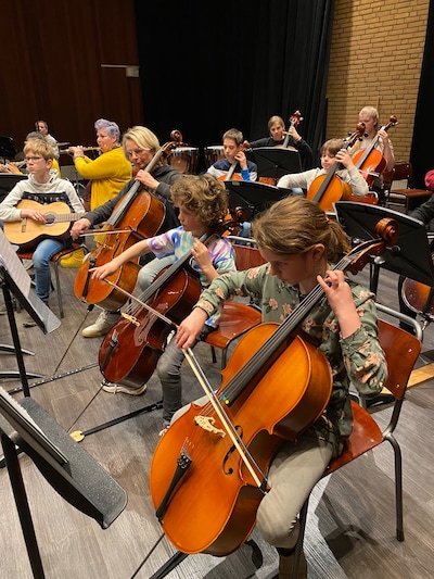 Strijkersdag cello en viool bij Amphion Muziekschool