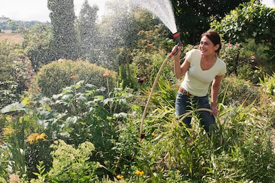 En dan komen er ineens nog maar een paar druppels uit je slang … Het sproeien van je tuin wordt inee