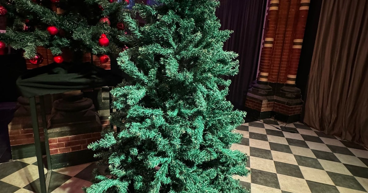 Kerststukken kopen op markt voor KWF in Beers