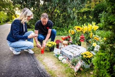 Machinist Lars (25) overleed na ongeluk, zus Sascha ontbijt op haar verjaardag bij zijn graf: ‘Belangrijk voor ons’
