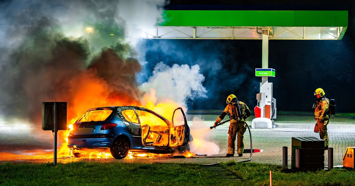Vier inzittenden met de schrik vrij nadat auto ineens in brand vliegt