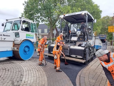 Dorpsstraat in Cothen heeft een nieuwe 'experimentele' asfaltlaag