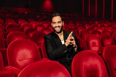 Stille kracht in een wereld in brand: Freek Bartels over zijn queer-rol in rauwe musical Cabaret