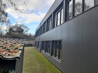 Tijdelijke woningen in kantoorpand Rhenen: na bezwaren gaat plan naar raad