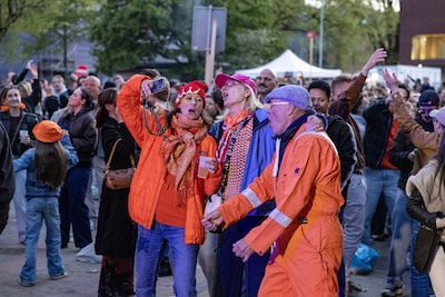 Maatregelen Koningsdag ‘effectief’, Halsema wil regels in Amsterdam volgend jaar verder aanscherpen