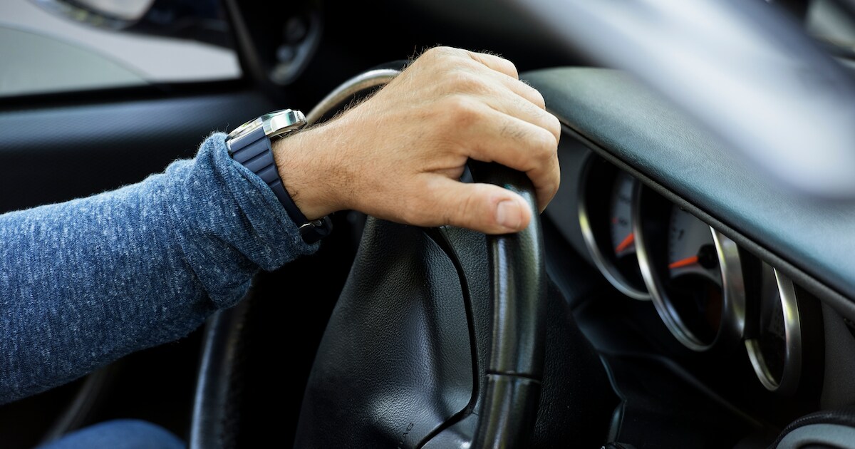 Auto-eigenaar betrapt vreemde man in zijn auto, verdachte gelinkt aan meerdere autoinbraken in Maarh