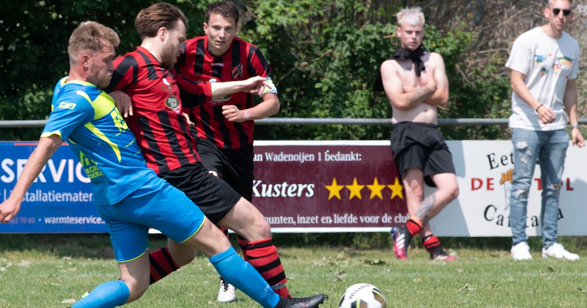 Voetbaloverzicht: RKTVC degradeert officieus, Wadenoijen op weg naar kampioenschap na doelpuntrijke 
