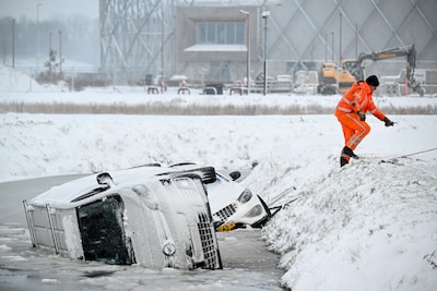 Sneeuwjacht, schrikbarend veel file en lege schappen in de supermarkt: zo verliep de winterse woensdag in Nederland