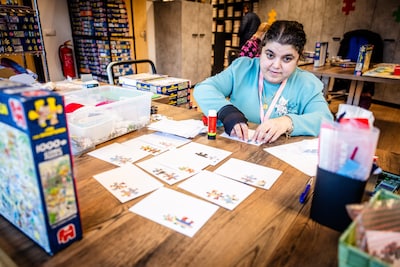 Wereldwijd wachten honderden puzzelaars op dat ene laatste stukje, dat hier voor ze gezocht wordt