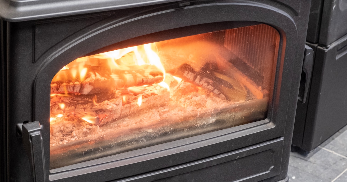 Na héél lang dimdammen ziet Rheden voorlopig af van verbod op houtstook