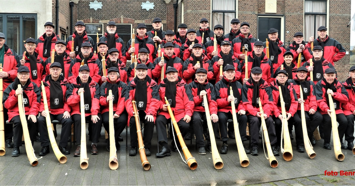 Midwinterhoornwandeling in Ulft met veertig blazers