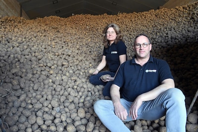 Diny en Ard-Jan moeten van 800.000 kilo aardappelen af: ‘We hebben jullie hulp heel hard nodig’