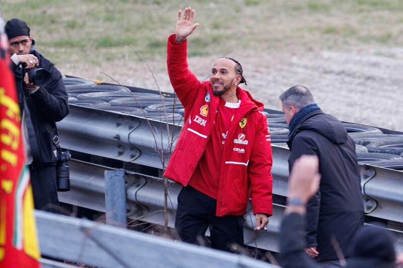 Lewis Hamilton na test in gloednieuwe Ferrari: ‘Een heel bijzondere ...