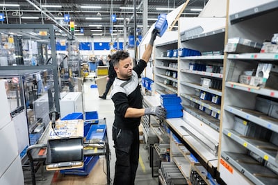 Sollicitatie in trouwpak op snikhete dag leverde Dakhas uit Irak een baan op waar hij nu al tien jaar werkt