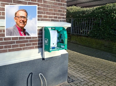 Kerkbezoeker loopt naar pratend bushokje en doet opmerkelijke ontdekking: ‘Dit is puur vandalisme’