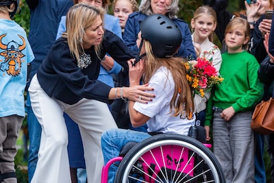 Máxima ontfermt zich over meisje na val in skatepark Oss: 'Zoiets doe je als moeder'