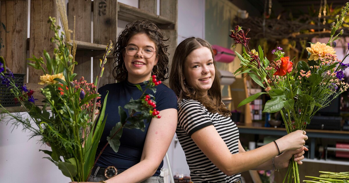 Snel een boeketje halen bij de supermarkt? Niet doen, zeggen Elsbeth en Frederiek (19): ‘Bloemen zij